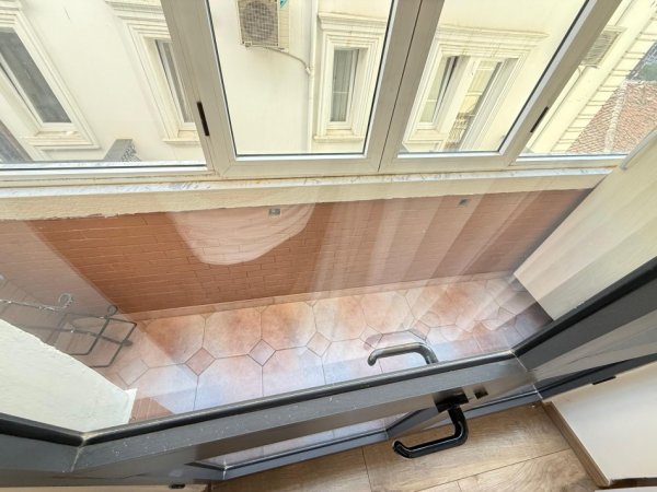 Tirane, jepet me qera apartament 3+1 , 120 m² 650 € 