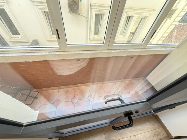 Tirane, jepet me qera apartament 3+1 , 120 m² 650 € 