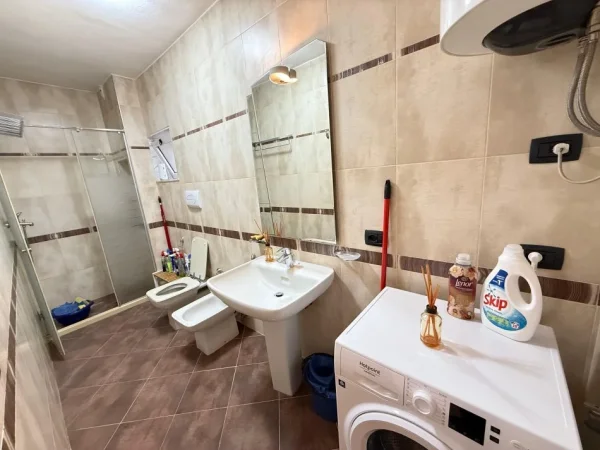 Tirane, jepet me qera apartament 3+1 , 120 m² 650 € 