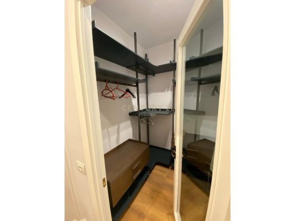 Tirane, jepet me qera apartament 2+1+Aneks+Ballkon Kati 3, 140 m² 1.500 € (Rruga e Barrikadave)