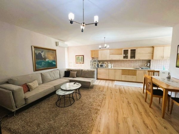 Tirane, jepet me qera apartament 1+1+Aneks+Ballkon Kati 10, 70 m² 650 € 