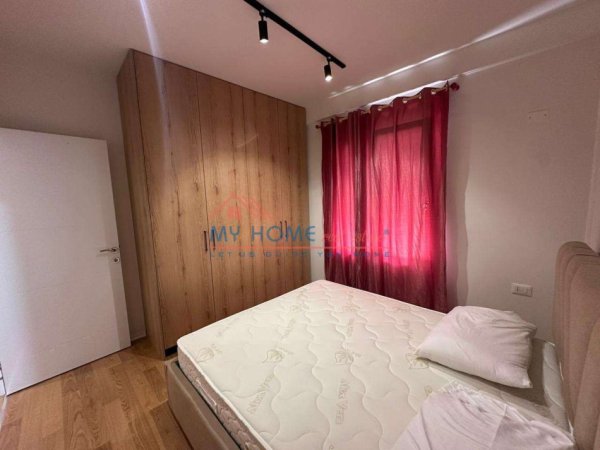 Tirane, jepet me qera apartament 1+1+Ballkon Kati 3, 75 m² 550 € (Rruga David Selenica)