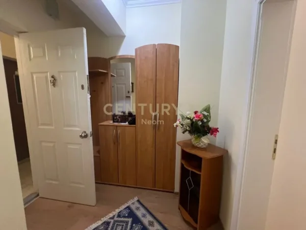 Tirane, jepet me qera apartament 2+1 Kati 2, 90 m² 700 € 
