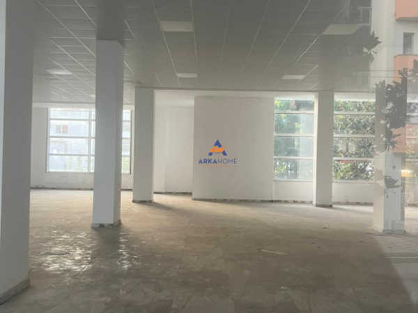 Tirane, shitet ambjent biznesi Kati 0, 700 m² 1.050.000 € (TE FRESKU,RRUGA MUHAMET DELIU)