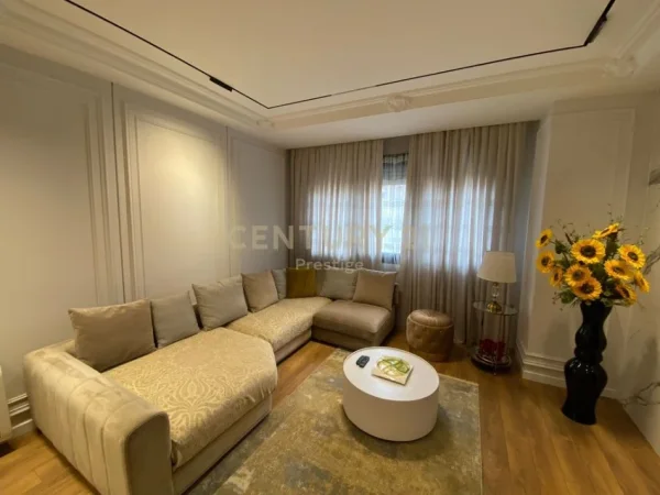 Tirane, jepet me qera apartament 2+1+Ballkon Kati 3, 140 m² 1.500 € (rruga e Barrikadave)