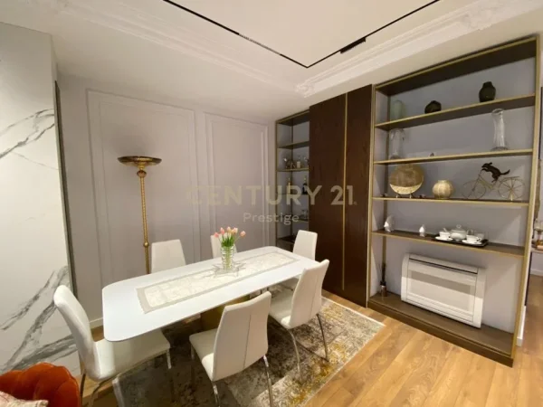 Tirane, jepet me qera apartament 2+1+Ballkon Kati 3, 140 m² 1.500 € (rruga e Barrikadave)