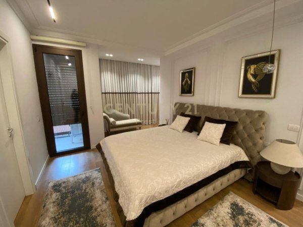 Tirane, jepet me qera apartament 2+1+Ballkon Kati 3, 140 m² 1.500 € (rruga e Barrikadave)