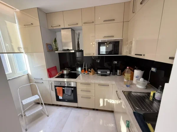 Tirane, jepet me qera apartament 2+1 Kati 3, 95 m² 1.000 €