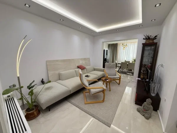 Tirane, jepet me qera apartament 2+1 Kati 3, 95 m² 1.000 €