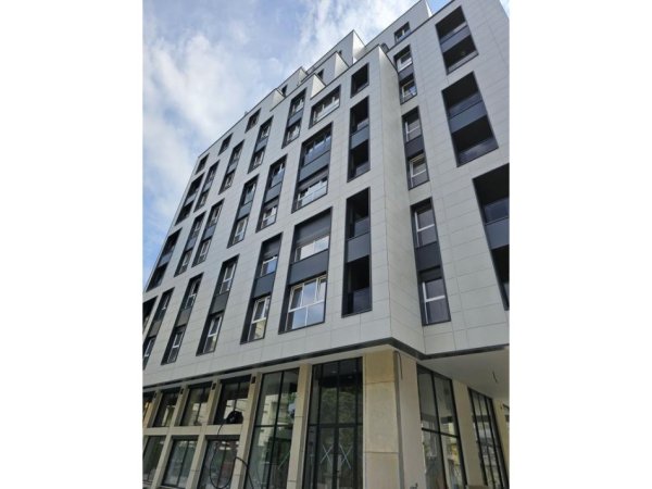 Tirane, jepet me qera apartament 1+1 Kati 1, 56 m² 450 € (Prane Shkolles se Kuqe)