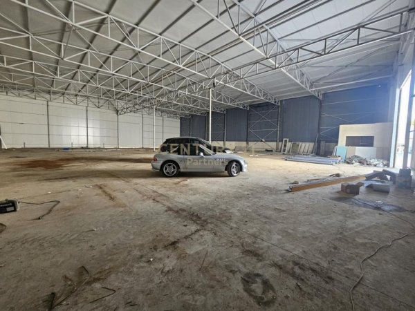 Tirane, jepet me qera magazine Kati 0, 1.000 m² 3.500 € (1000)