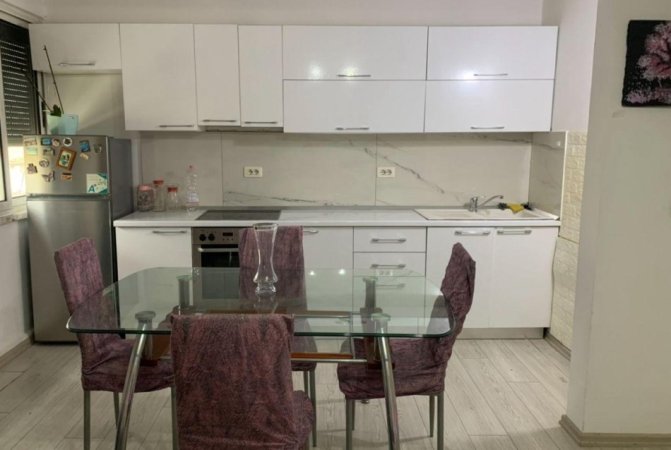 Tirane, jepet me qera apartament 2+1 Kati 3, 80 m² 450 € (ALLIAS)