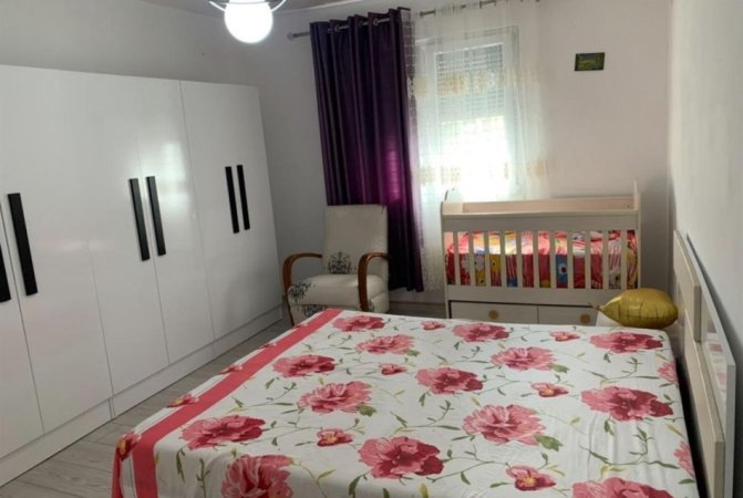 Tirane, jepet me qera apartament 2+1 Kati 3, 80 m² 450 € (ALLIAS)