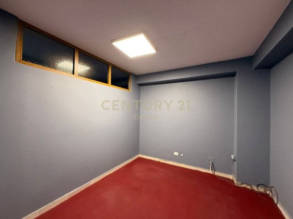 Tirane, jepet me qera ambjent biznesi Kati 1, 170 m² 850 € (Rruga Nikolla Lena)