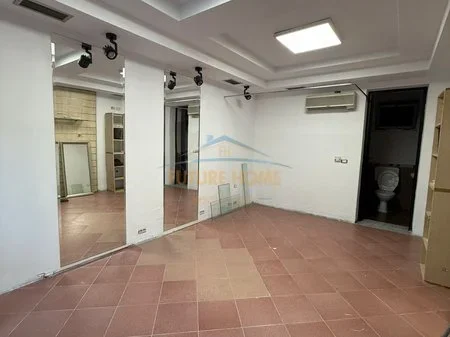Qera, Ambient Biznesi, Bulevardi Bajram Curri, Tiranë. AREA55403