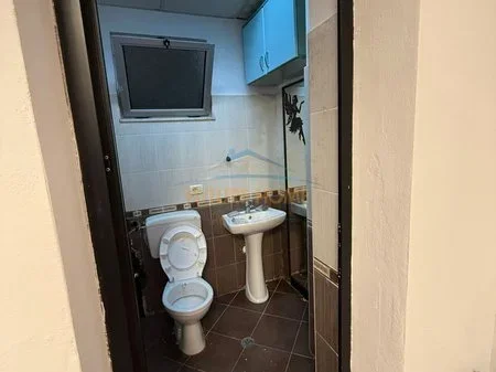 Qera, Ambient Biznesi, Bulevardi Bajram Curri, Tiranë. AREA55403