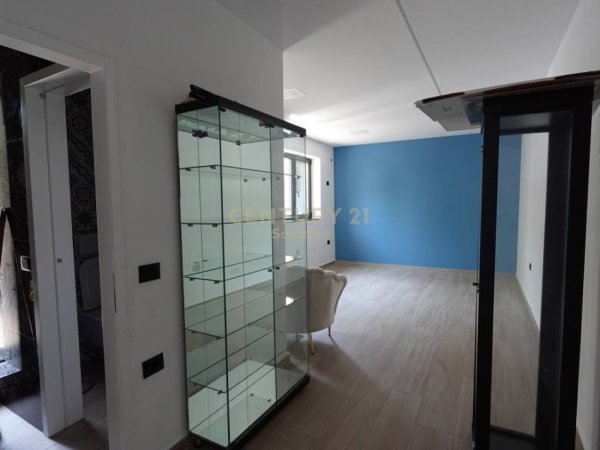 JAPIM PER QIRA DYQAN BUZE RRUGES FORTUZI! Kati 0, 50 m² 850 € (Rruga Fortuzi)