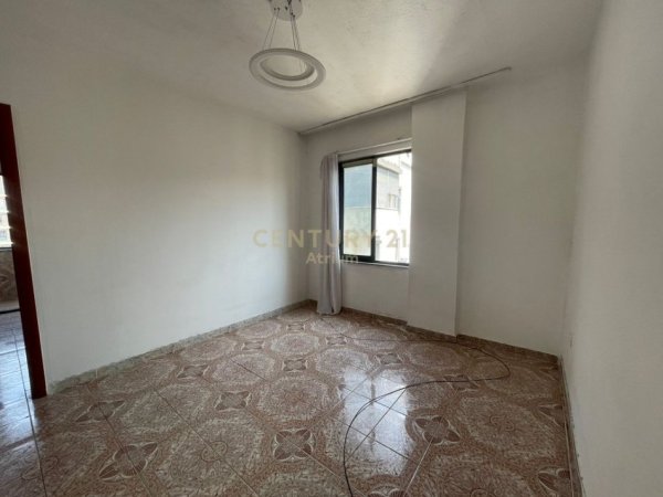 Tirane, jepet me qera apartament 1+1 Kati 8, 60 m² 350 € 