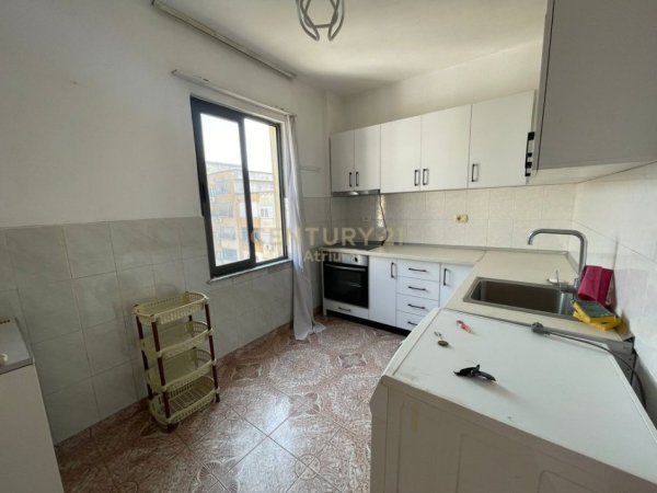 Tirane, jepet me qera apartament 1+1 Kati 8, 60 m² 350 € 