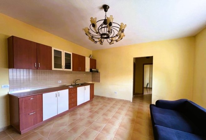 Tirane, jepet me qera 3+1+Aneks+Ballkon Kati 5, 107 m² 600 € 