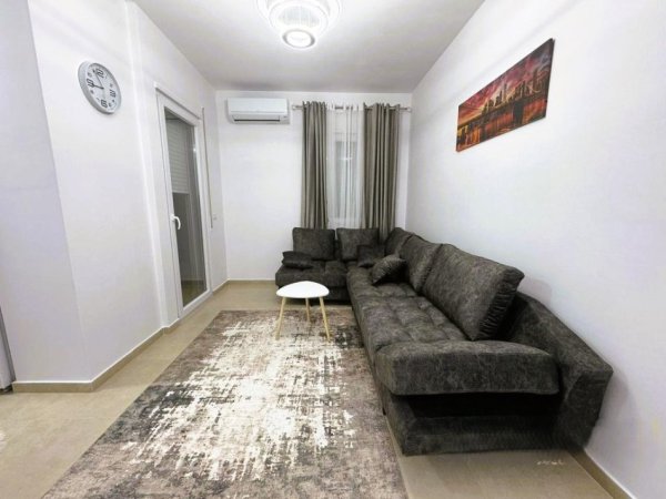Tirane, jepet me qera apartament 1+1+Aneks+Ballkon Kati 5, 54 m² 500 € 
