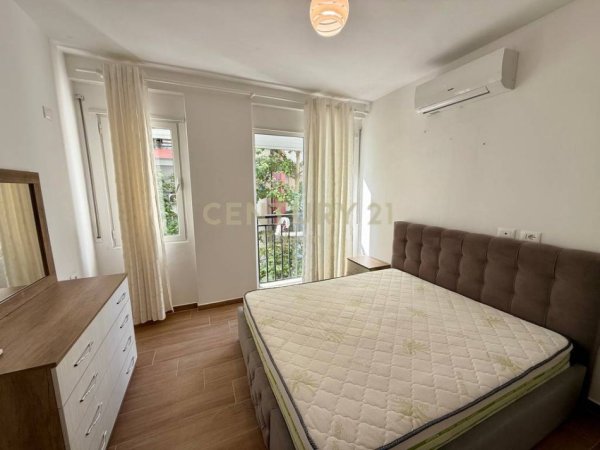 Tirane, jepet me qera apartament 1+1+post parkimi Kati 2, 70 m² 650 € (Selvia)