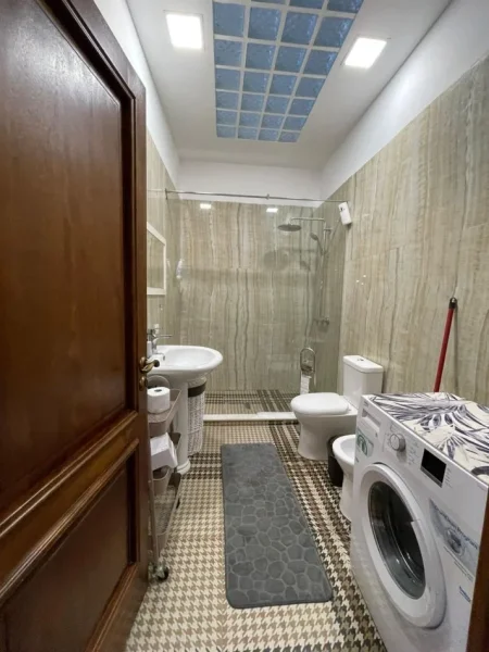 SHITET APARTAMENT 2+1+2 TEK LIQENI ARTIFICIAL