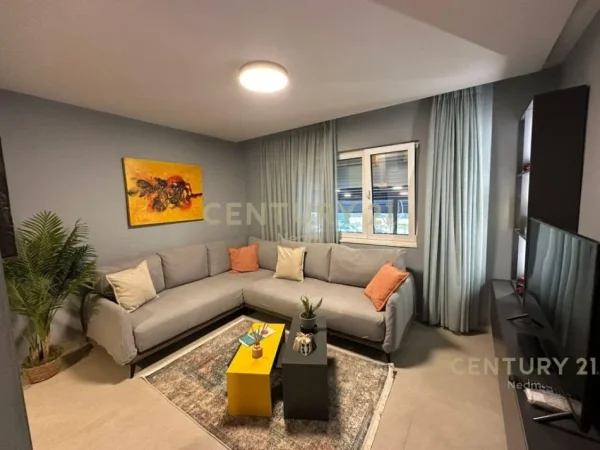 Tirane, jepet me qera apartament 2+1+Aneks+Ballkon Kati 1, 80 m² 650 € 