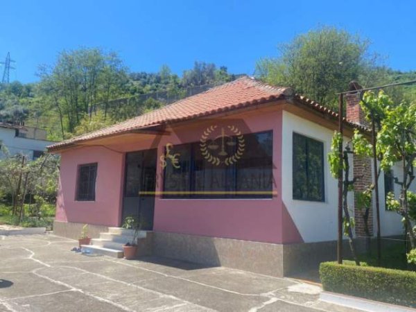 Tirane, shitet shtepi 2.000 m² 300.000.000 Euro