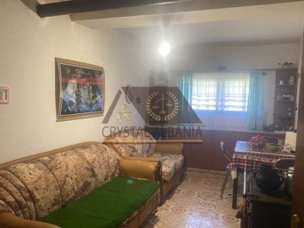 Tirane, shitet shtepi 2.000 m² 300.000.000 Euro