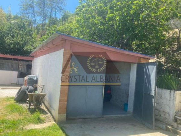 Tirane, shitet shtepi 2.000 m² 300.000.000 Euro