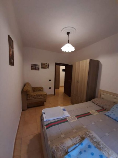 Tirane, jepet me qera apartament 1+1 Kati 1, 70 m² 400 Euro (prane Raiffeisen Bank.)