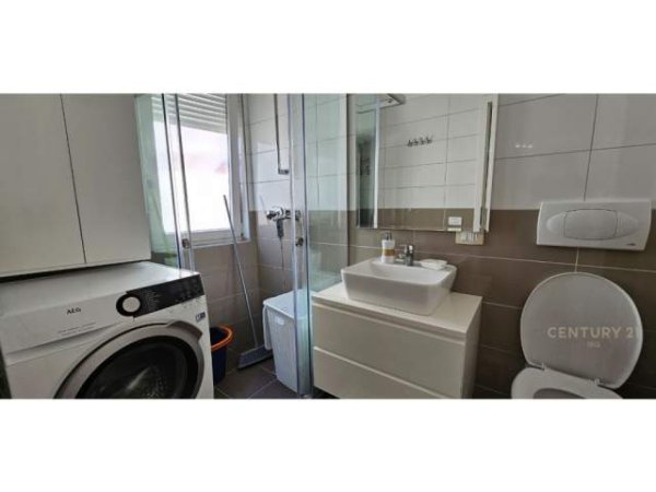 Tirane, jepet me qera apartament 2+1+BLK Kati 5, 110 m² 550 Euro (KOMPLEKSI MAGNET)