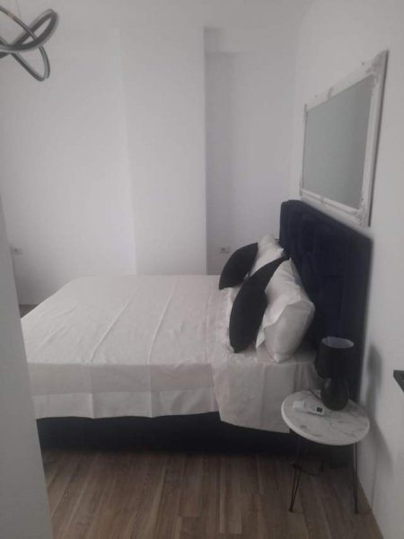 Tirane, jepet me qera apartament 1+1+BLK Kati 1, 60 m² 700 Euro (prane Hotel Mondialit)