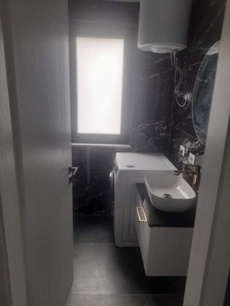 Tirane, jepet me qera apartament 1+1+BLK Kati 1, 60 m² 700 Euro (prane Hotel Mondialit)