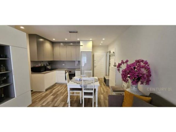 Tirane, jepet me qera apartament 2+1+BLK Kati 5, 110 m² 550 Euro (KOMPLEKSI MAGNET)