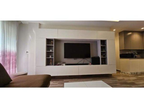 Tirane, jepet me qera apartament 2+1+BLK Kati 5, 110 m² 550 Euro (KOMPLEKSI MAGNET)