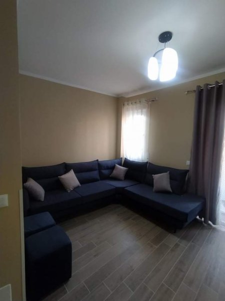 Tirane, jepet me qera apartament 1+1+BLK Kati 2, 52 m² 320 Euro (Vila L2)