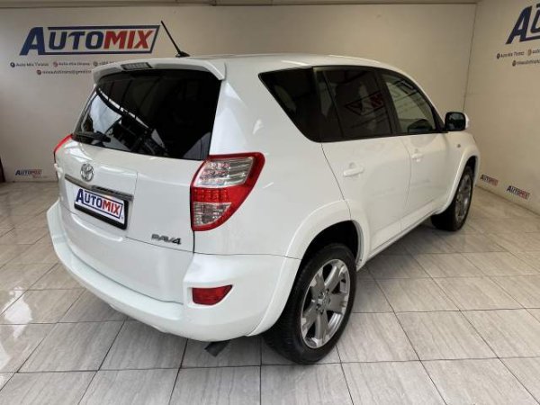 Tirane, shes xhip Toyota RAV 4 Viti 2010, 11.500 Euro