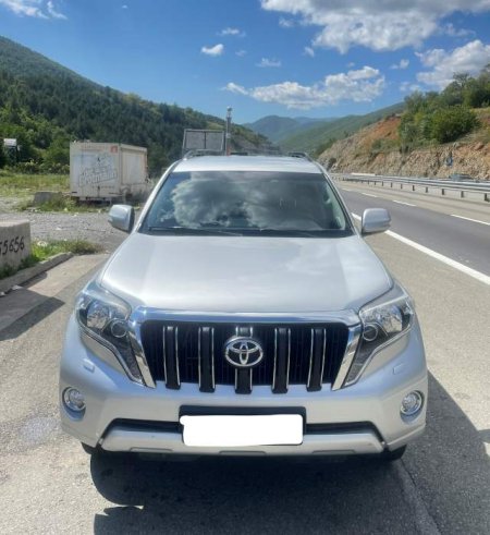 Tirane, shitet xhip Toyota Land Cruiser Viti 2014, 32.000 Euro