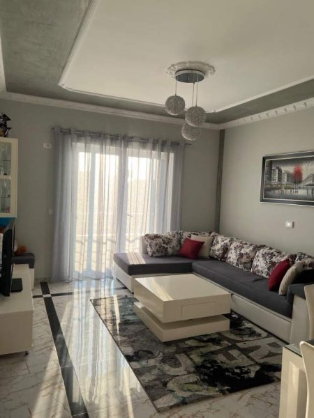 Tirane, jepet me qera apartament duplex 3+1+BLK Kati 2, 130 m² 500 Euro (Kodra e Priftit)