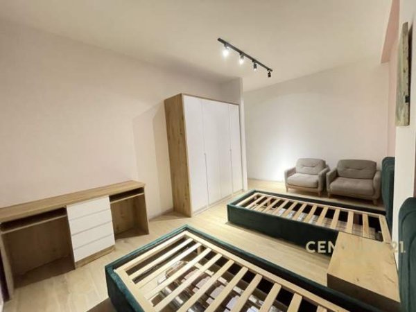 Tirane, jepet me qera apartament 2+1+BLK Kati 9, 184 m² 500 Euro (Yzberisht)