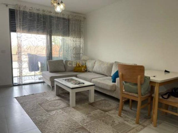 Tirane, jepet me qera apartament 2+1+BLK Kati 1, 450 Euro (Don Bosko)