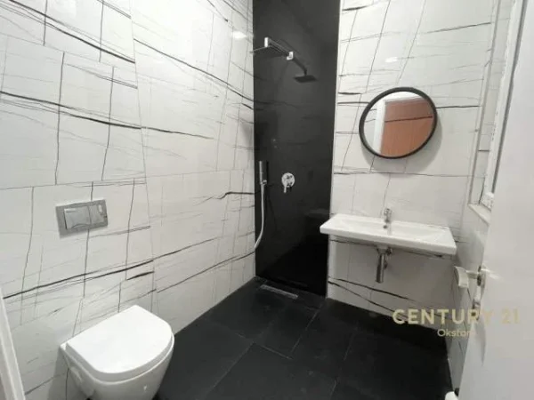 Tirane, jepet me qera apartament 2+1+A+BLK Kati 9, 184 m² 500 Euro (3 deshmoret)