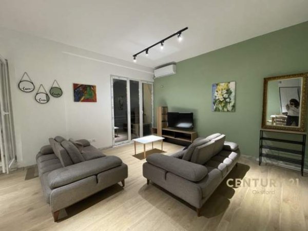 Tirane, jepet me qera apartament 2+1+A+BLK Kati 9, 184 m² 500 Euro (3 deshmoret)