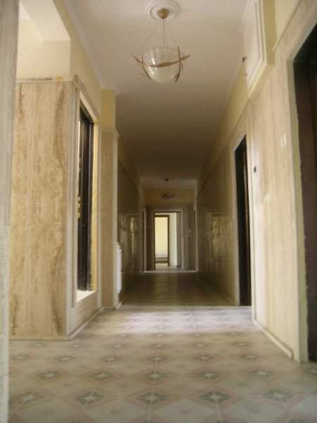 Durres, shes apartament  55 m² bashkë me Tarracë 452 m2 : 220.000 Euro