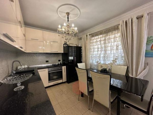 Tirane, shitet apartament 2+1+BLK Kati 3, 100 m² 97.000 Euro (PALLATET MLAJZIANE)