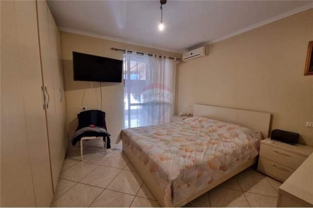 Tirane, jepet me qera apartament 2+1+BLK Kati 2, 135 m² 600 Euro (Komuna e Parisit)