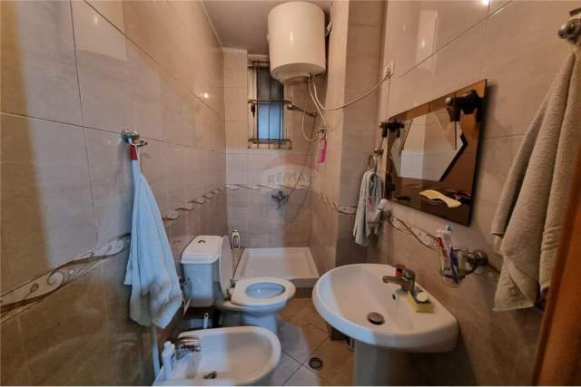 Tirane, jepet me qera apartament 2+1+BLK Kati 2, 135 m² 600 Euro (Komuna e Parisit)