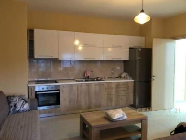 Tirane, jepet me qera apartament 2+1 Kati 2, 93 m² 400 Euro (LIQENI I THATE)